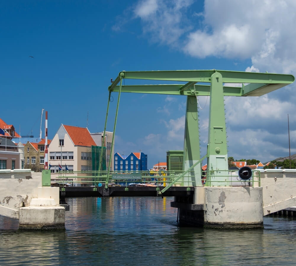De Koningin Wilhelminabrug op Curaçao