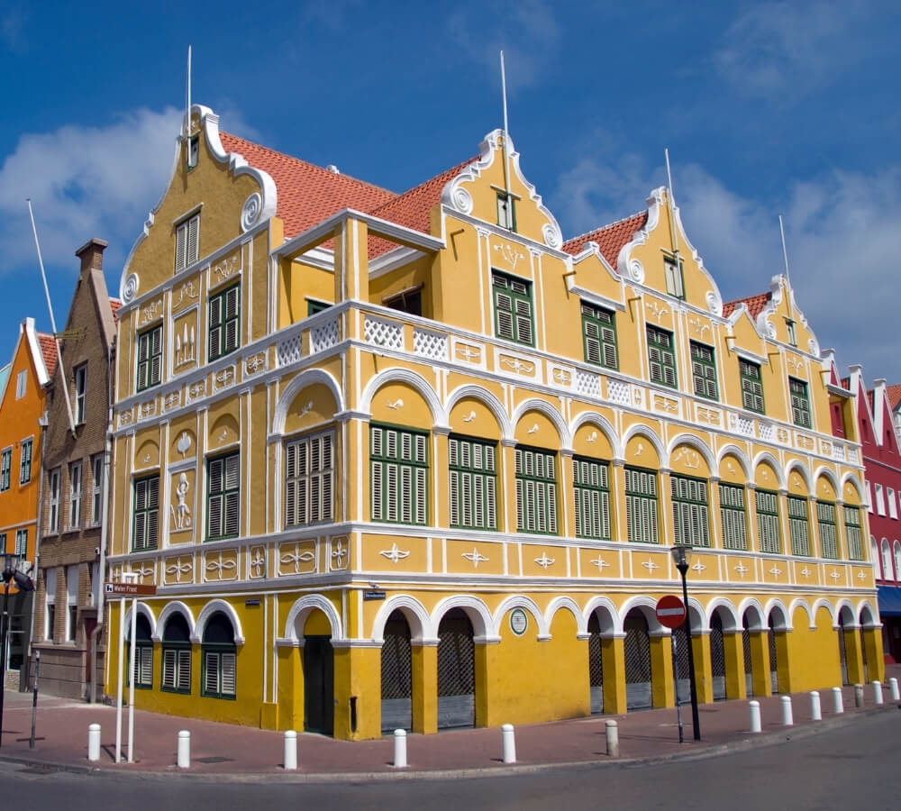 Het Penhagebouw op Curaçao