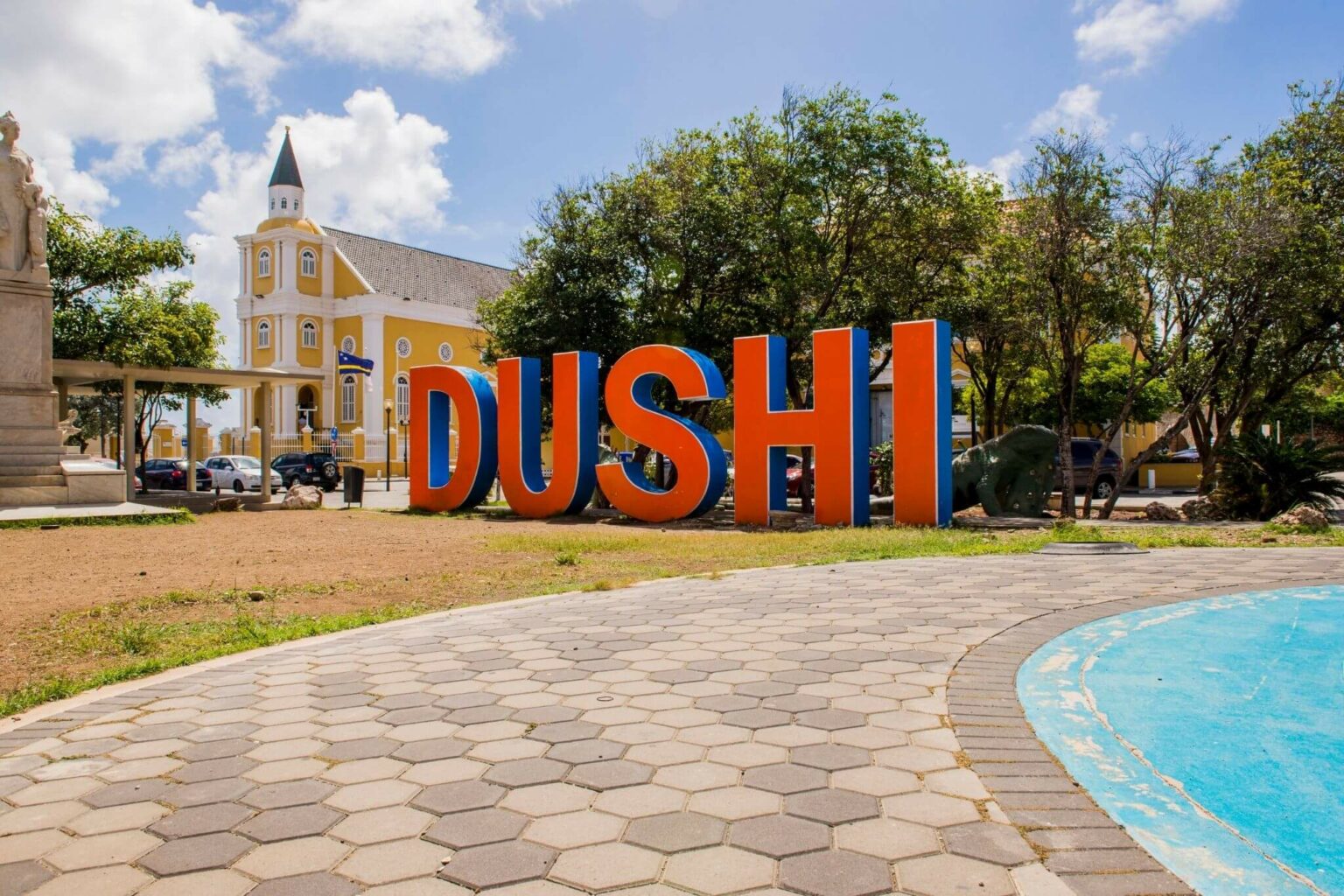 Waar vind je de 'Dushi' en 'Curaçao' letters in Willemstad?