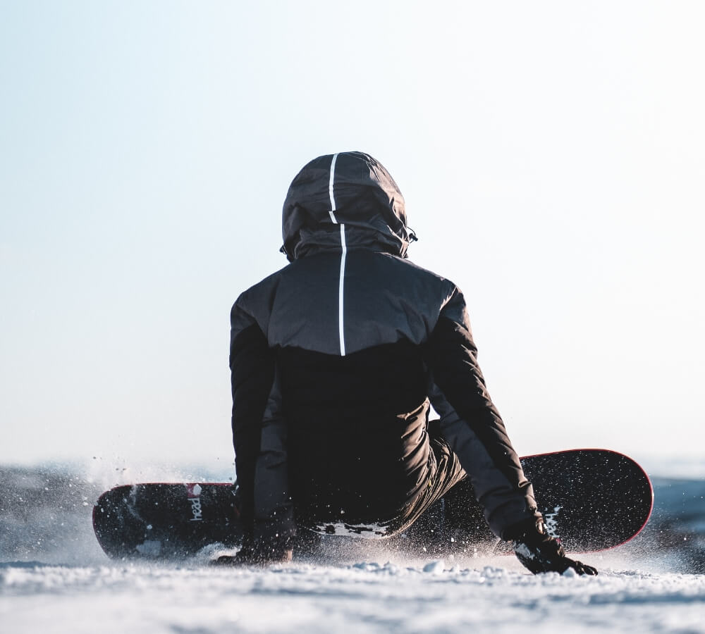 Welke kleding en materialen heb je nodig voor het snowboarden: een snowboardbroek.