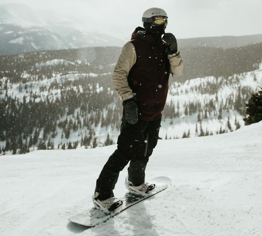 Welke kleding en materialen heb je nodig voor het snowboarden: een nekwarmer.