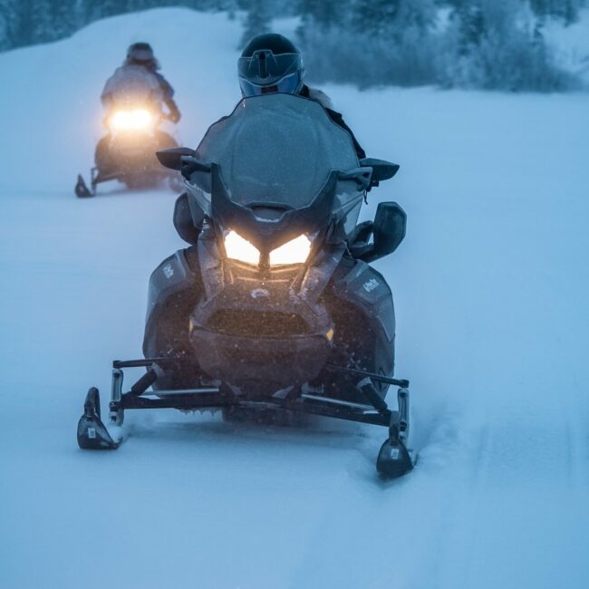 Sneeuwscooteren in Zweden